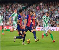 انطلاق مباراة برشلونة أمام بيتيس في الدوري الإسباني