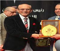 خلال تكريمه في مهرجان "آفاق".. محمد صبحي يطمئن جمهوره على حالته الصحية
