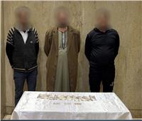 ضبط 3 أشخاص بحوزتهم عدد من كروت الدعاية الإنتخابية لتوزيعها على الناخبين بالقاهرة