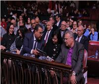 رئيس الطائفة الإنجيلية يشهد العرض المسرحي «الميلاد»