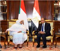 وزير الخارجية يلتقي وزيرة شئون مجلس الوزراء السوداني