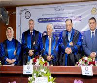 سلطة محكمة النقض في نقض الحكم من تلقاء نفسها لمصلحة المتهم في رسالة دكتوراة
