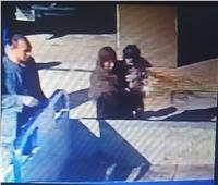  كاميرا مراقبة توثق لحظة فارقة في حياة طفل 