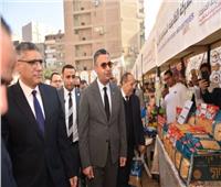وزير التموين ومحافظ الجيزة يفتتحان سوق «اليوم الواحد» بفيصل| صور