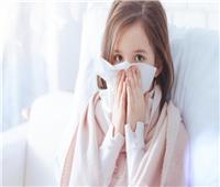 هل السمك والبيض يفاقمان أعراض نزلات البرد والكحة عند الأطفال؟ 