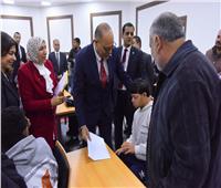 وزير العمل يُسلِّم 20 عقد عمل لذوي الهمم ويُطلق ندوة بشأن «قانون العمل الجديد»