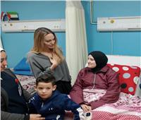 أطفال ونساء.. أنجلينا جولي تزور الجرحى الفلسطينيين بمستشفى العريش العام| صور 