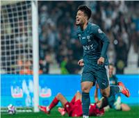 الهلال يفوز على ضمك ويعتلي صدارة الدوري السعودي