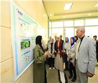 رئيس جامعة كفر الشيخ يفتتح معرض المشروعات البحثية لطلاب الثروة السمكية 