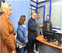 محافظ أسيوط يبحث مع جمعية سيدات الأعمال التوسع في مشروعات الألبان