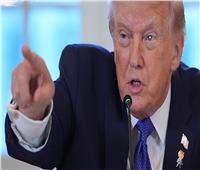 ترامب يدافع عن سياساته الاقتصادية ويحذر من تأثير رفع أسعار الفائدة