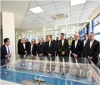 رئيس الوزراء يتفقد محطة البحر الأحمر لتداول الحاويات بميناء السخنة    