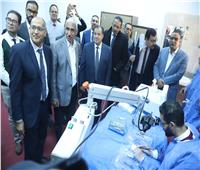 رئيس جامعة قنا يفتتح قسم طب وجراحة العيون الجديد بالمستشفى الجامعي