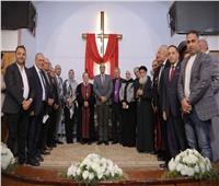 رئيس الإنجيلية ومحافظ القليوبية يشهدان تنصيب القس رفيق دويب راعيًا للكنيسة الإنجيلية ببنها