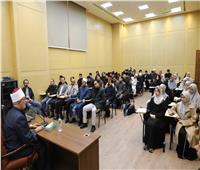 مفتي الجمهورية يلقي كلمة للطلاب الإندونيسيين في ختام تدريب دار الإفتاء  