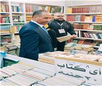 خالد أبو الليل يتفقد جناحي سور الأزبكية والطفل بمعرض القاهرة للكتاب