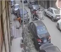 كشف ملابسات فيديو متداول لسرقة غطاء صرف صحي بأسيوط وضبط المتهمين