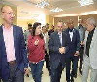 محافظ أسيوط يتفقد مركز الخدمات المميز بالغرفة التجارية