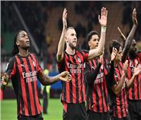 ميلان يستضيف كومو لمواصلة الصراع مع إنتر على صدارة الدوري الإيطالي