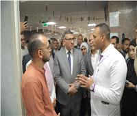 محافظ قنا: خدمة المريض وحسن المعاملة أولوية قصوى