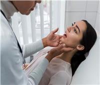 5 علامات وأعراض لقصور الغدة الدرقية.. تعرف عليها