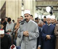 بتوجيهات الإمام الأكبر.. الأزهر يقدِّم محمد جادو كأول طالب جامعي يؤم المصلين 