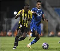 انطلاق كلاسيكو الدوري السعودي بين الهلال واتحاد جدة