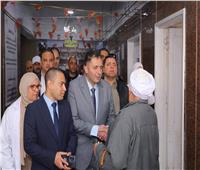 محافظ دمياط يتفقد مستشفى الزرقا المركزي وعيادة التأمين الصحي