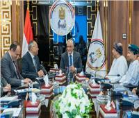 وزير الإنتاج الحربي يبحث مع وفد عُماني سبل التعاون في مجال إدارة المخلفات