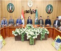 محافظ المنوفية يسلم مساعدات مالية وعينية لـ35 حالة إنسانية وذوي الهمم