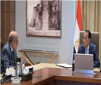 رئيس الوزراء يتابع مع وزير الكهرباء استقرار الشبكة وتأمين إمدادات الغاز