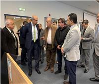 وزير الطيران يتفقد غرفة أزمات مطار القاهرة بعد إغلاق مجالات جوية بدول مجاورة