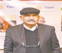 «حسام القبانى» يبنى الخير.. والبداية من كشك اليتيم