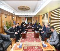 محافظ الفيوم يناقش آليات التعاون في إدارة وتشغيل المدفن الصحي بكوم أوشيم