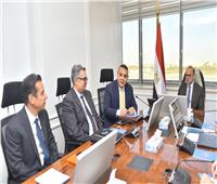 وزير الاستثمار يعقد اجتماعاً مع رئيس التمثيل التجاري لمناقشة آليات عمل المكاتب التجارية