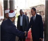 محافظ سوهاج يؤدي صلاة الجمعة بمسجد العارف بالله بحي غرب ويلتقي المواطنين
