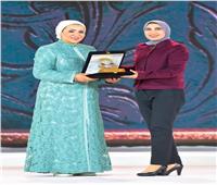 السيدة انتصار السيسي تكرم أميرة جبيلي في احتفالية «المرأة المصرية أيقونة النجاح»