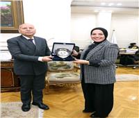 محافظ القاهرة يكرّم آية عبد الرحمن عضو مجلس النواب