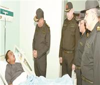 وزير الدفاع يزور عددًا  من المصابين بمجمع الجلاء الطبى