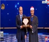 السيسي يكرم الفائزين بلقب الموسم الأول من برنامج دولة التلاوة