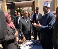 تسليم دفعة من «سلات غذاء» صكوك الاطعام للأسر الأولى بالرعاية في الدقهلية