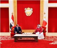 الرئيس السيسي يؤكد من البحرين دعم مصر الكامل لأمن الخليج ورفض الاعتداءات الإقليمية
