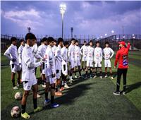 مران حماسي ومحاضرة فنية في بداية معسكر منتخب الشباب