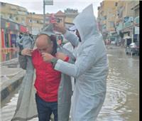 جواكيت واقية من الأمطار.. التحالف الوطني يواصل جهوده الميدانية لمواجهة التقلبات الجوية 