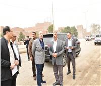 محافظ الفيوم يتابع ميدانياً جهود كسح مياه الأمطار 