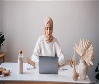 في أول أيام تطبيقه.. لماذا لجأت الدولة لعمل الموظفين «أونلاين»؟| فيديو