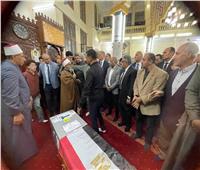وزير البترول ومحافظ الدقهلية يتقدمان جنازة المهندس ضحية حادث «حبشان» بالإمارات