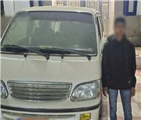 ضبط سائق ميكروباص لعدم الالتزام بخط السير والتعدي على مواطن بالبحر الأحمر