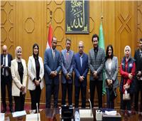 محافظ الإسماعيلية يكرم الأمهات المثاليات لعام 2026