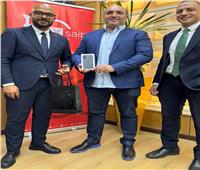 بنك saib  يسلم هاتف iPhone 17  للفائز بحملته الترويجية لبطاقاته الائتمانية 